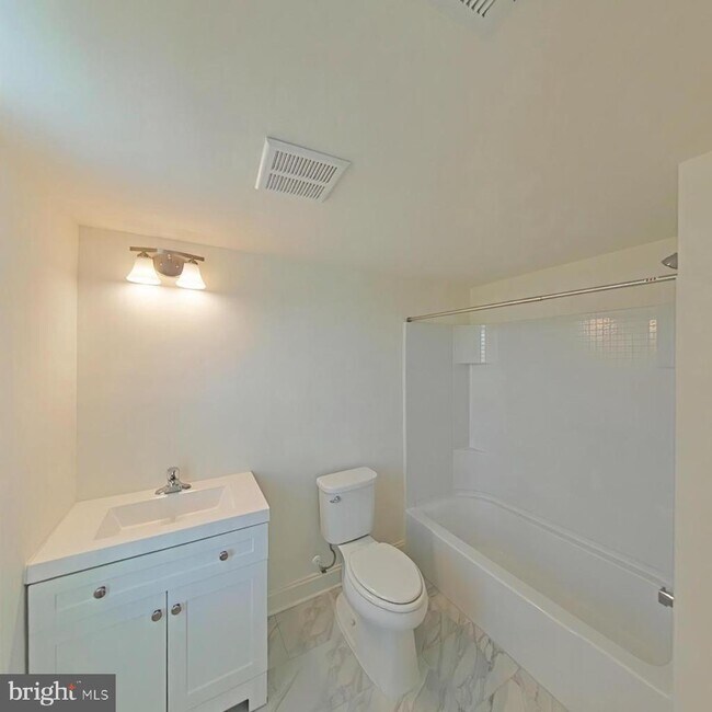 Building Photo - 1445 Carrick Ct
