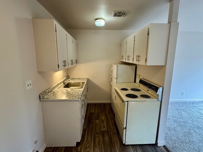 Building Photo - 1499 S Columbian Way