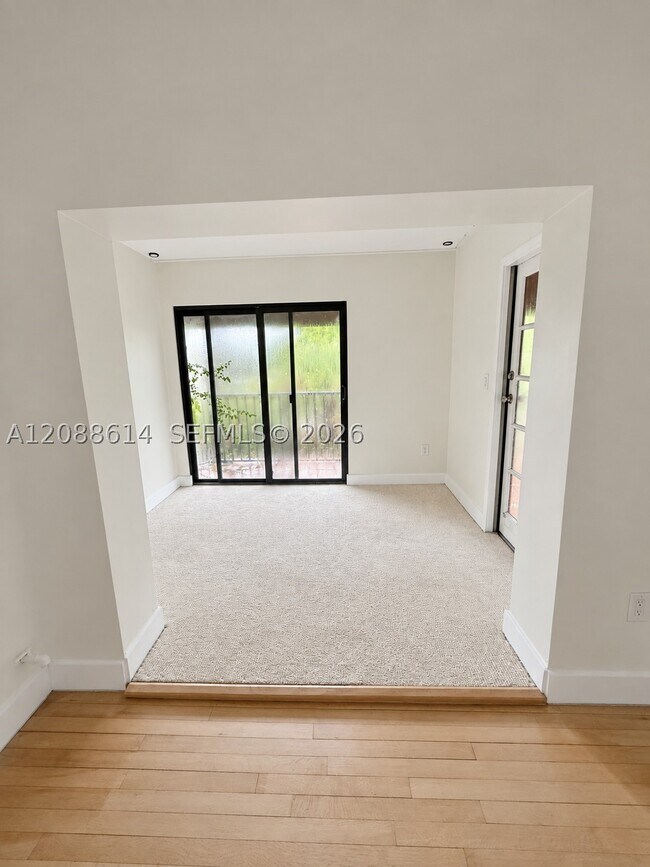 Building Photo - 327 W 28th St