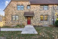 Building Photo - 767 Newtown Rd