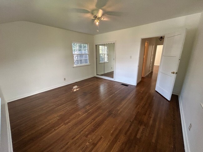 Building Photo - Rare Nostalgic Vintage 2Bedroom Home