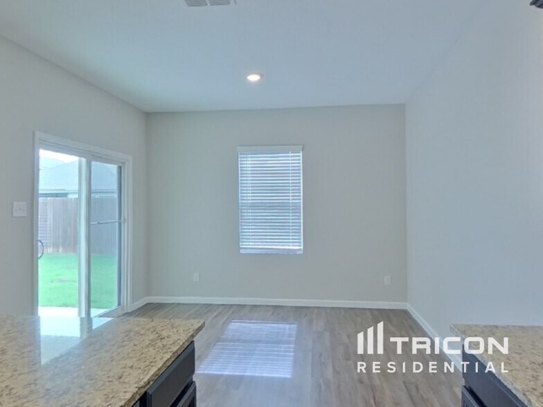 Building Photo - 10352 Jameson Ln