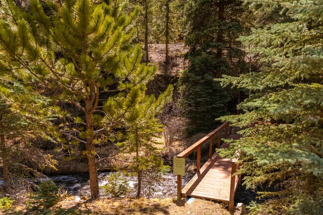 Building Photo - 738 Skyline Dr