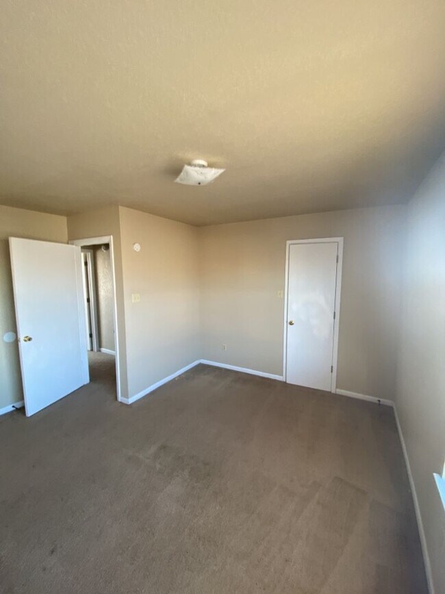 Building Photo - 1201 Monroe Loop