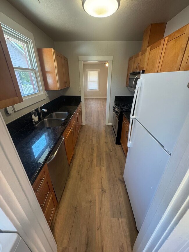 Building Photo - 2 bedroom | 1 bathroom | Single family in ...