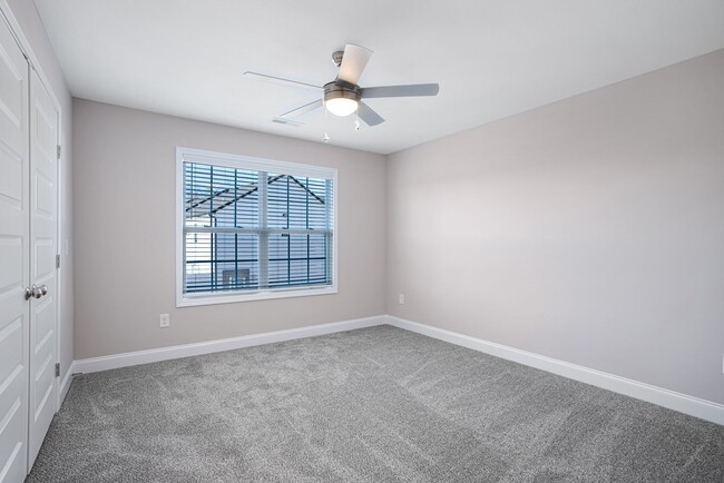 Building Photo - 22 Highland Blf Wy