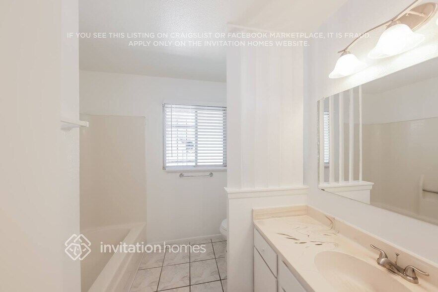 Building Photo - 5043 W Frier Dr