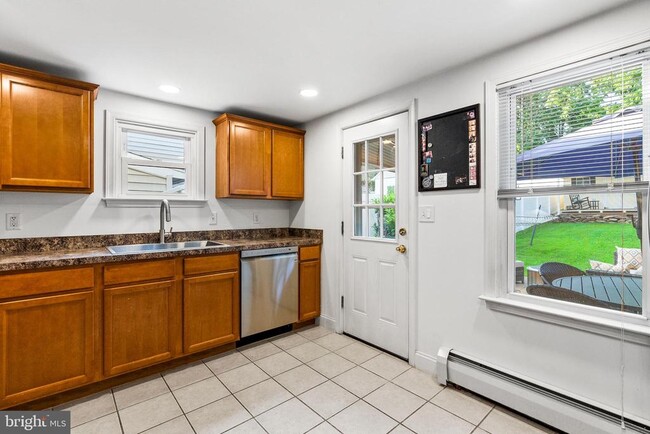 Building Photo - 547 Vanderslice St