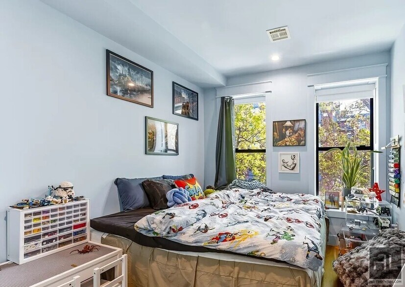 Building Photo - Gorgeous Townhome in Bed Stuy!