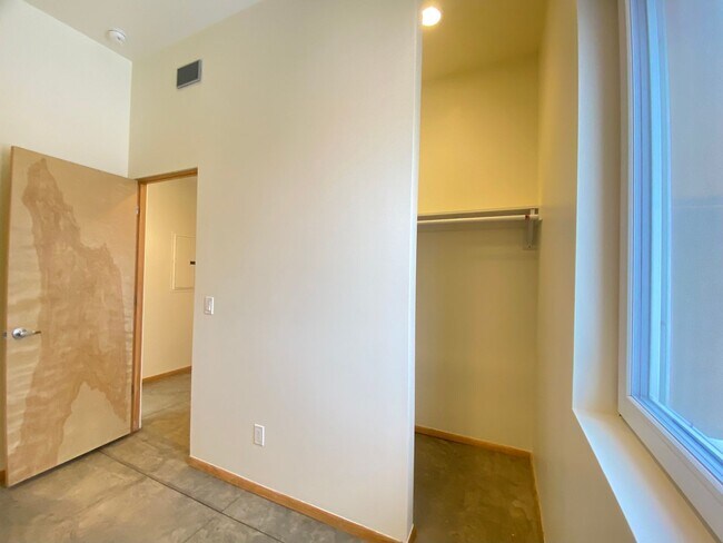 Building Photo - Contemporary Retreat on Dunlap St.