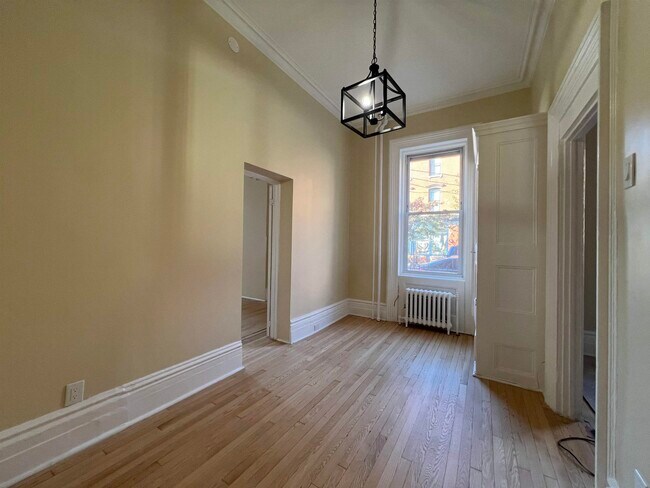 Building Photo - 216 10th St