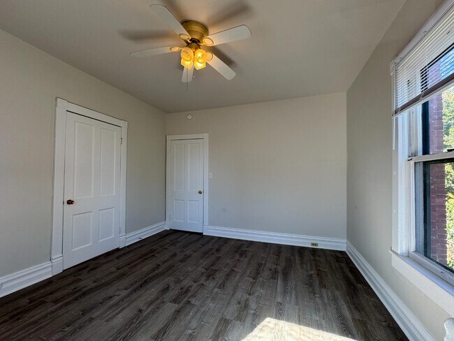 Building Photo - 301 W Beverley St