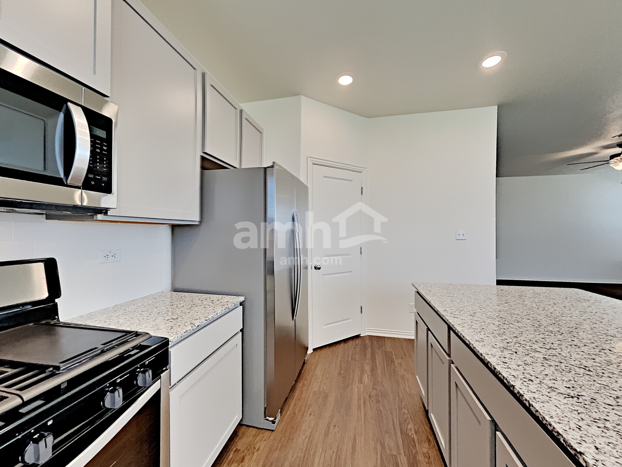 Building Photo - 2717 Lillybrook Ln