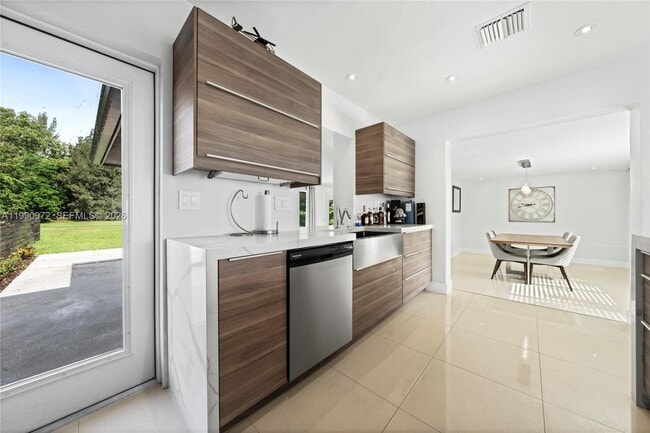 Building Photo - 217 E Acre Dr