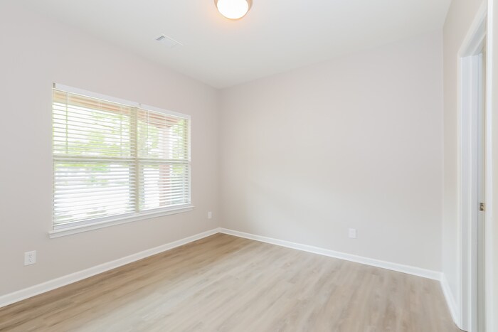 Building Photo - 7141 Silk Tree Pointe