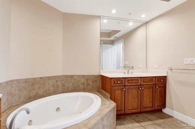 Building Photo - 612 Lost Key Dr