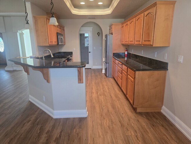 Building Photo - 3 bed 2 bath Home for Rent in Grants Pass