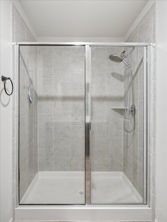 Building Photo - "Charming 3-Bed Oasis with 2 Full Baths in Heath - 1244 Sq Ft of Comfort with Washer/Dryer Includ...