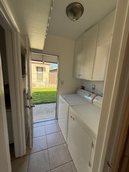 Building Photo - 428 N Glenwood Plz