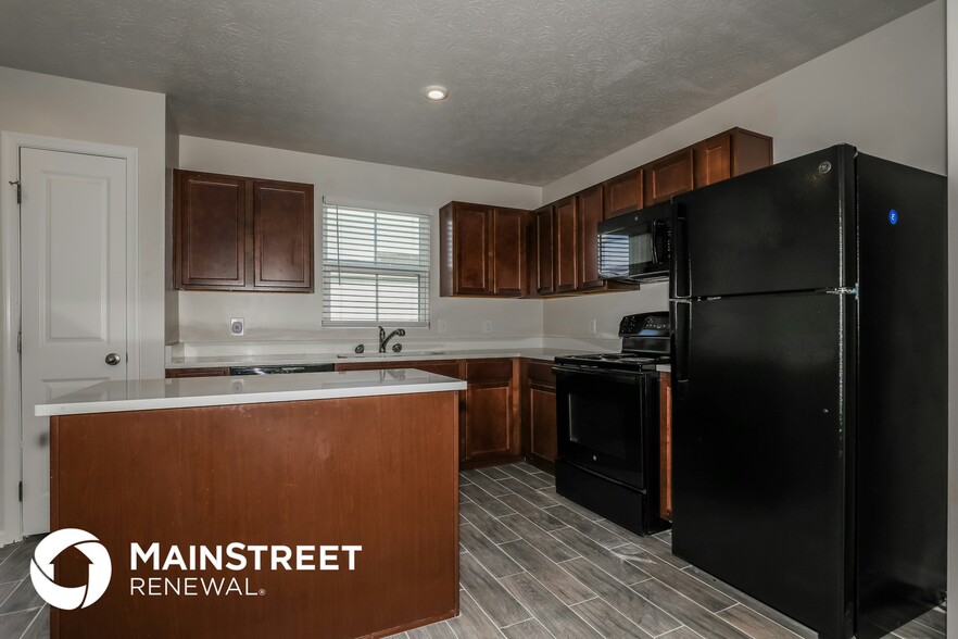Building Photo - 13857 N Mardenis Dr W
