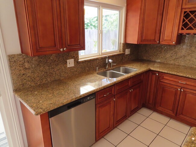 Building Photo - Four bedroom house in Mira Mesa