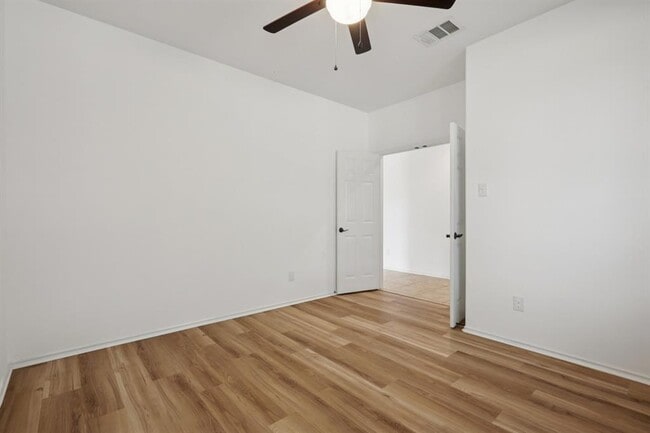 Building Photo - 1001 Lily Pad Ln