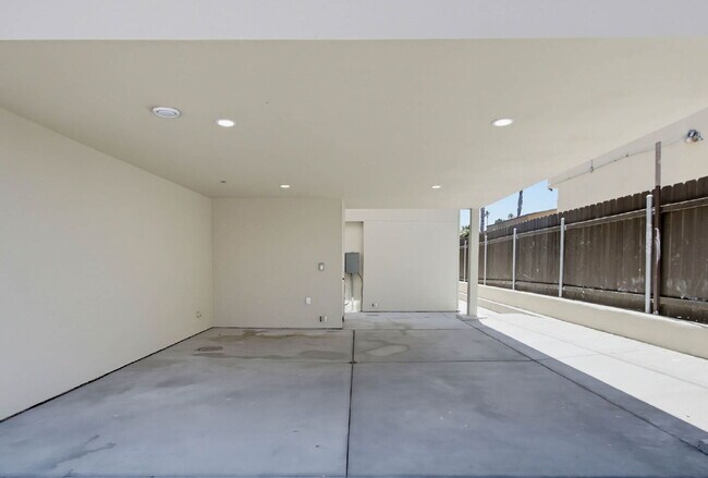 Building Photo - New Construction with Private Patio Walking Distance to Mission Bay
