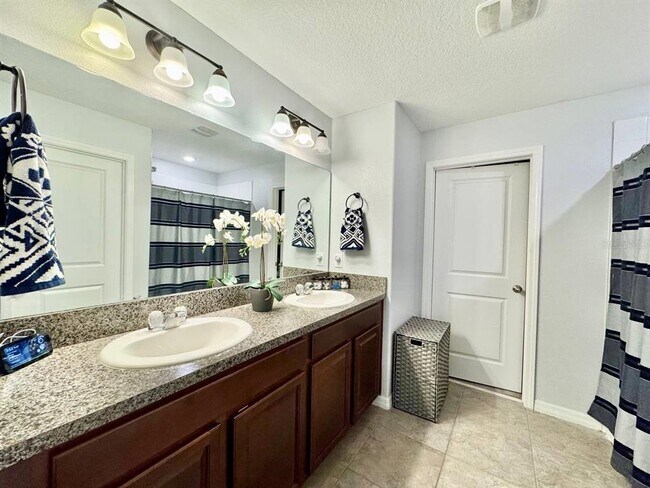 Building Photo - 10509 Carloway Hills Dr