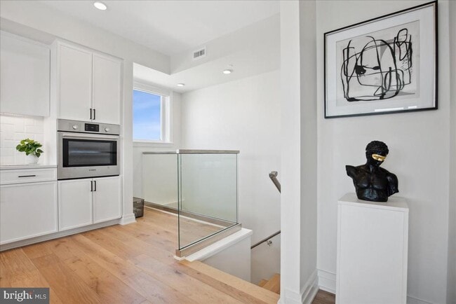 Building Photo - 923 V St NW