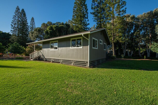Building Photo - Furnished 3 bd. 2 ba. Makawao cottage on gated estate. Available May 1st for 1 yr. lease