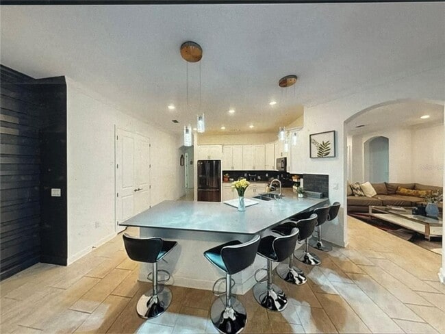 Building Photo - 8851 Fallen Oak Dr