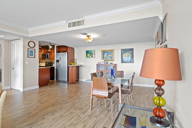 Building Photo - 5600 N Flagler Dr