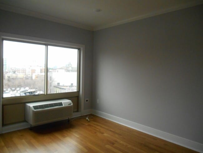 Building Photo - 3 Perrine Ave