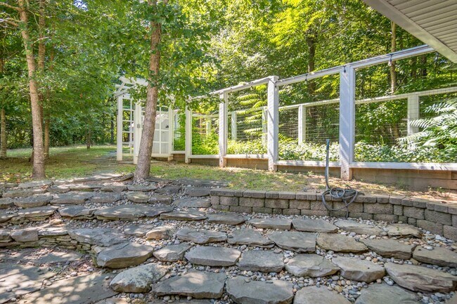 Building Photo - 246 Valley Meadow Dr