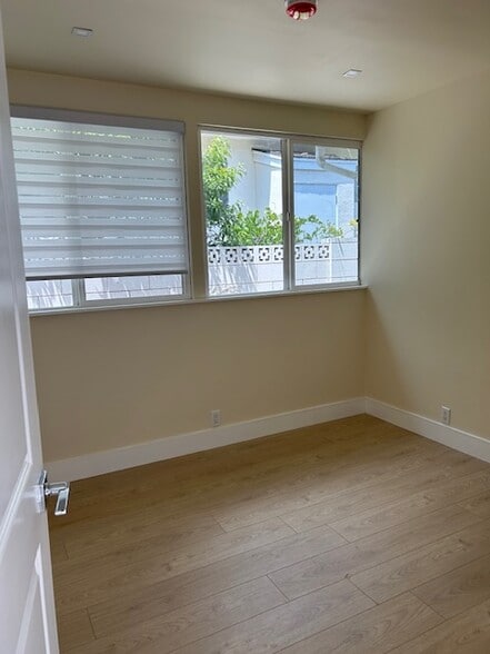 bedroom no 2 - 15737 Sutton St