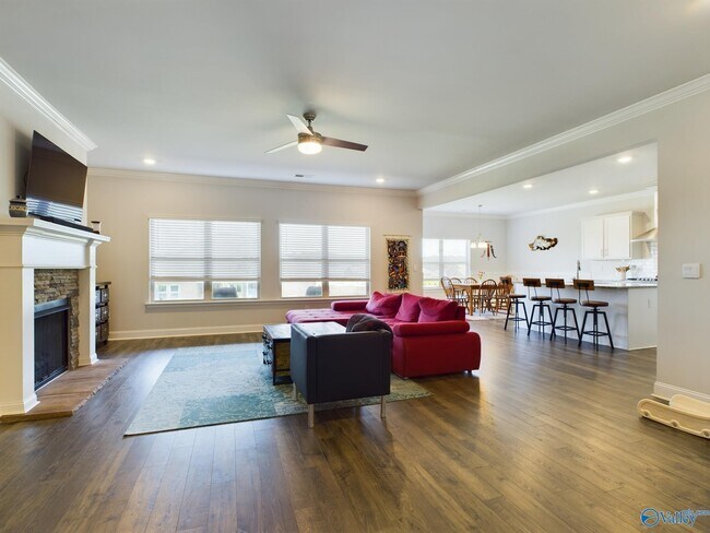 Building Photo - 219 Maureen Dr SW