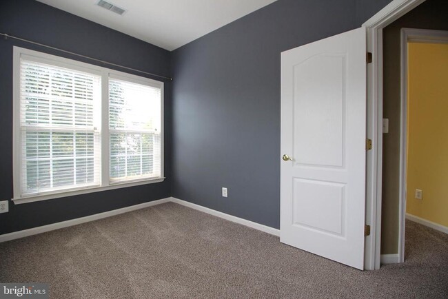 Building Photo - 40424 Milford Dr