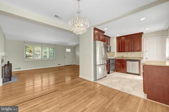 Building Photo - 6903 Fern Ln
