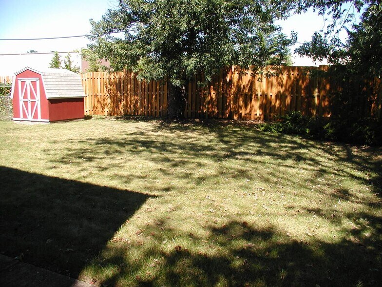 Building Photo - 29 Knapp Ave