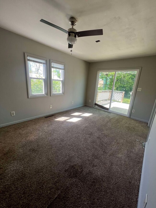 Building Photo - SPRING SPECIAL: HALF OF FIRST MONTH RENT! ...