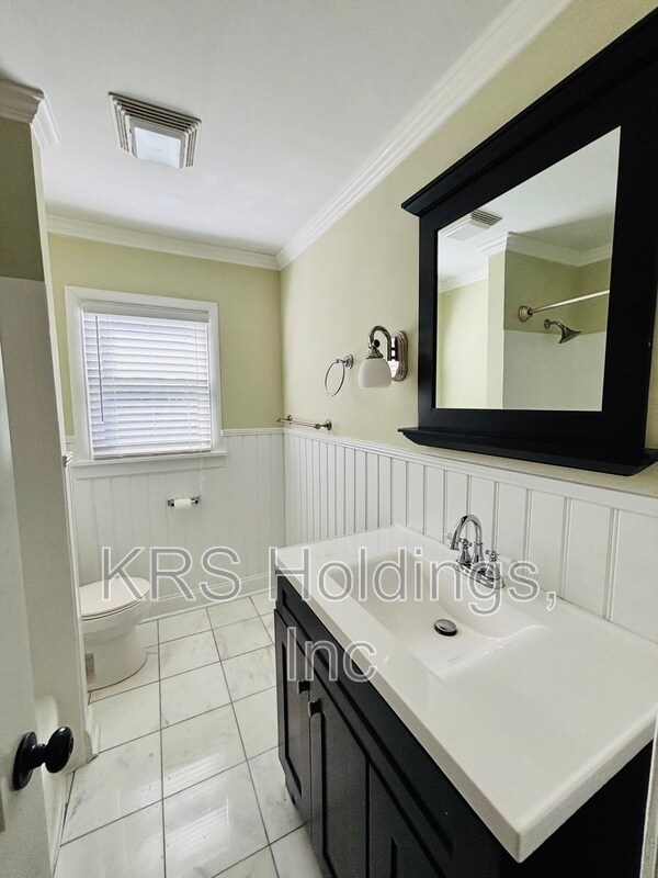 Building Photo - 2318 Penrose Dr