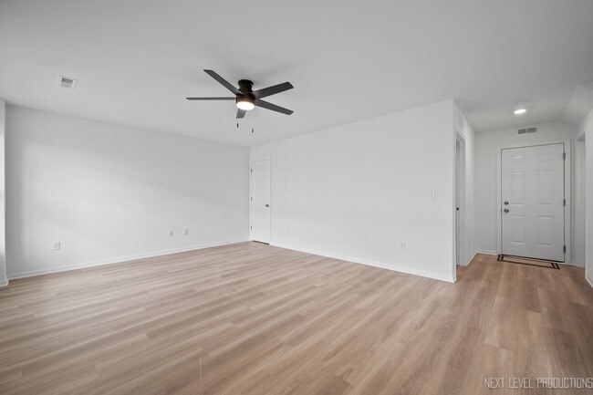 Building Photo - 227 Kingsport Dr