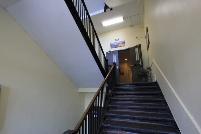 Building Photo - 607 N Main St