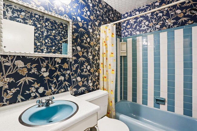 Building Photo - Wooded views in Silver Spring