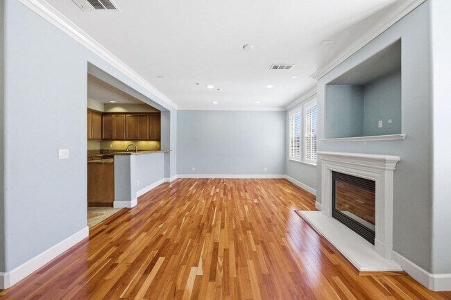 Building Photo - 200 Live Oak Way