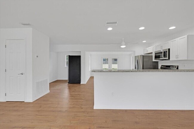 Building Photo - 2206 Mark Ave