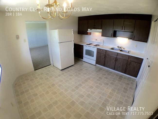 Building Photo - Huge 2-Bed apartment with washer/dryer hoo...