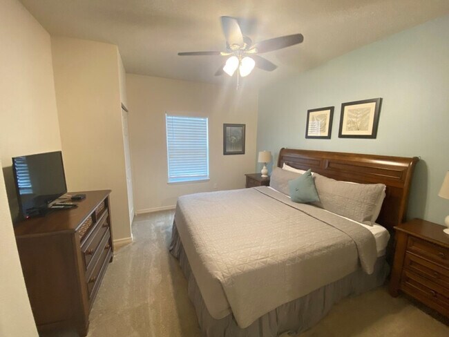 Building Photo - 5372 Diplomat Ct