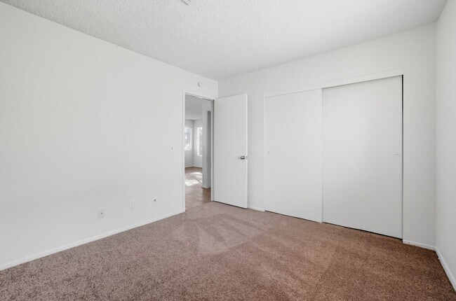 Building Photo - 2 Bedroom Unit - AVAILABLE NOW