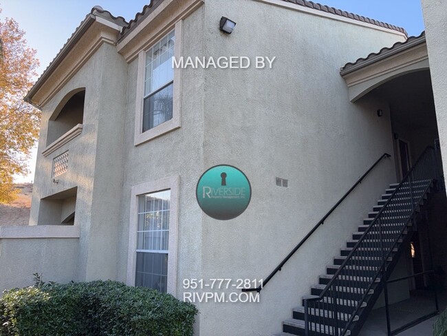 Building Photo - DISCOVER YOUR DREAM CONDO IN CANYON CREST!!